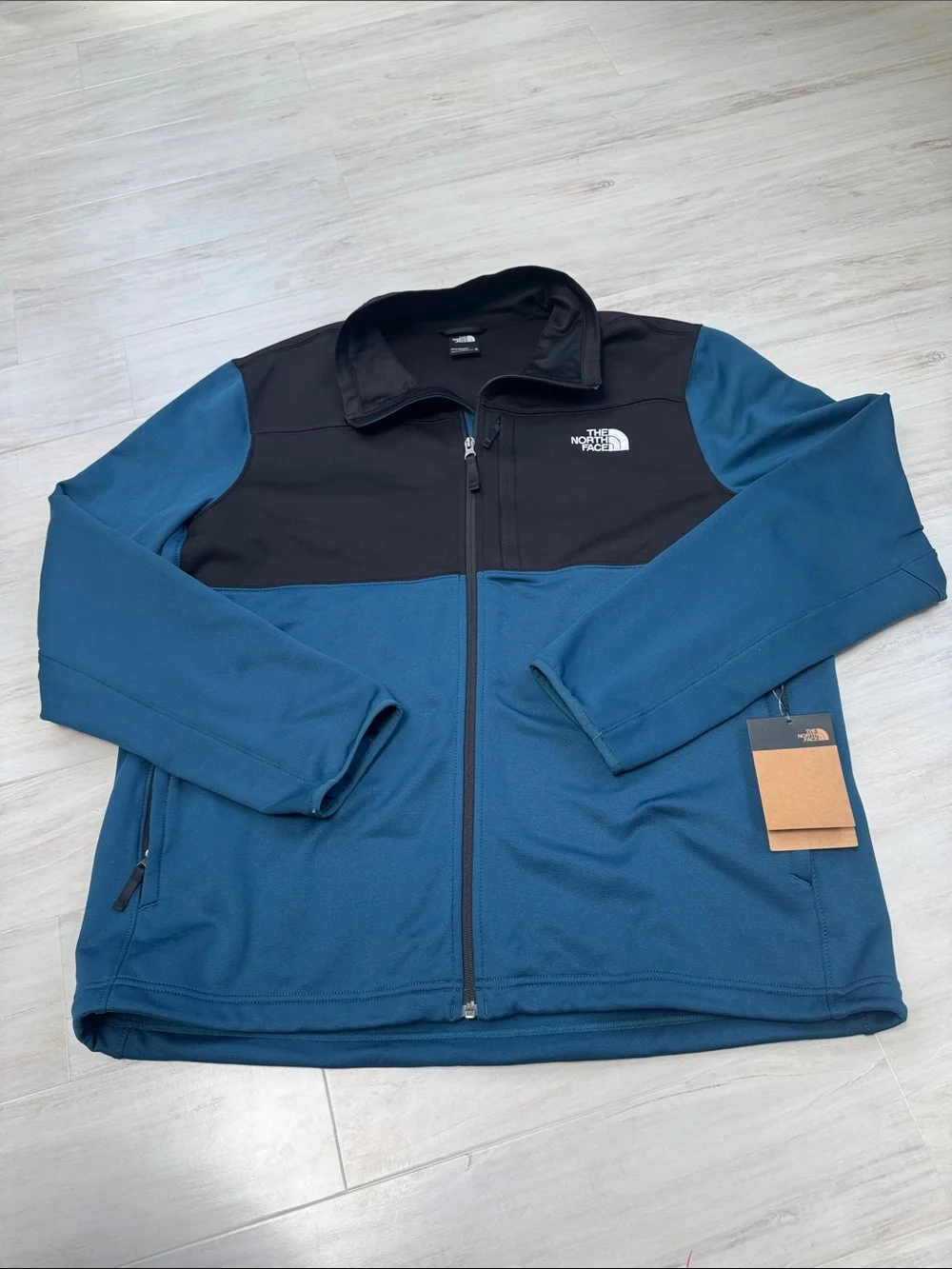 The North Face Men's Teal Blue and Black Lightweight Full-Zip Shirt Jacket